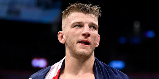 Хукер случайно анонсировал поединки Адесаньи и Кара-Франса на UFC 305