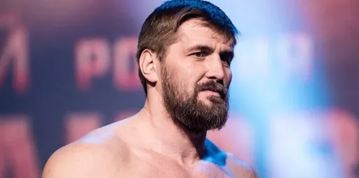 Гаджиев оценил шансы Минакова в бою с Томпсоном