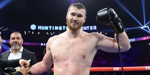 Махмудов победил Аллена и стал чемпионом WBA Inter-Continental в тяжелом весе