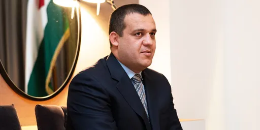 Глава IBA Кремлев подарил тренеру по боксу из Славянска-на-Кубани новое авто