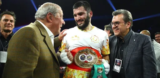 Глава Top Rank Арум назвал Бетербиева лучшим полутяжеловесом в мире