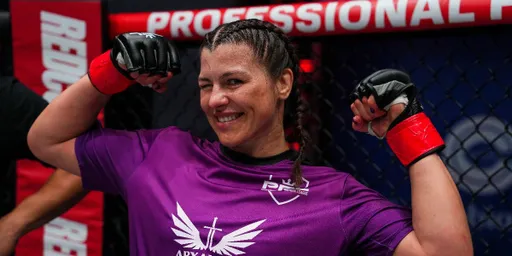 Мохнаткина и Пачеко проведут бой в финале сезона PFL 25 ноября