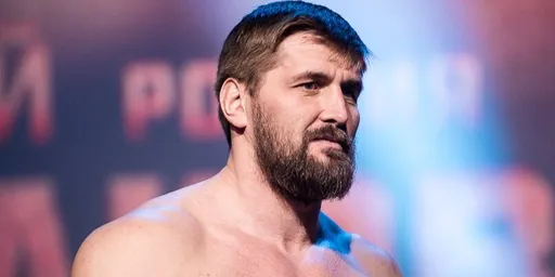 Минаков рассказал, что перед боем с Конго в 2019 году его укусил скорпион