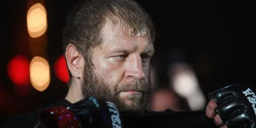 Менеджер Александра Емельяненко: не стоит исключать возможность организации боя с Олейником в 2024 году