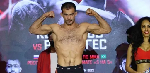 Россиянин Корешков официально подписал контракт с PFL