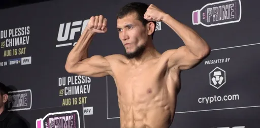 Казахстанец Идирис подписал контракт с UFC на четыре боя