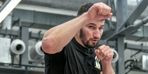 Россиянин Папин победил серба Ровчанина и завоевал пояс WBA Continental Gold