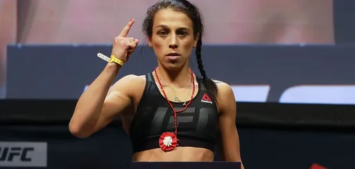 Енджейчик рассказала, чем Жанг удивила ее в бою на UFC 275
