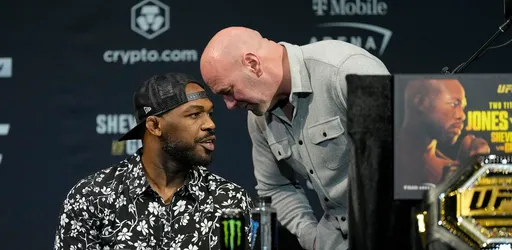 Глава UFC Уайт вступился за Джонса