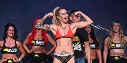 Звезда Bare Knuckle FC Старлинг показала фото в сексуальном боди