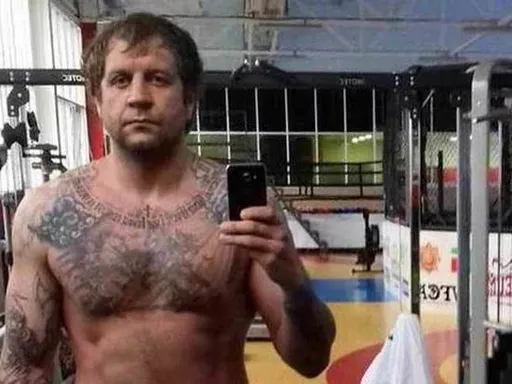 Александр Емельяненко поделился фотографией с подготовки к бою против Джеффа Монсона