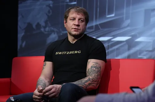 Александр Емельяненко ответил Минееву, заявившему, что не подписывал контракт на бой