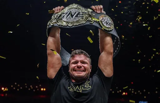 Исмаилов поздравил Малыхина с завоеванием чемпионского пояса One Championship