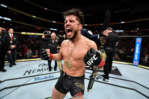 Экс-чемпион UFC в двух весовых категориях Сехудо станет отцом Америки