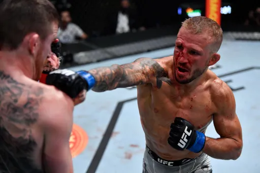 Диллашоу победил Сэндхагена решением судей на UFC on ESPN 27