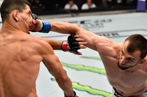 Боец UFC Муслим Салихов рассказал, как будет готовиться к бою в Рамадан
