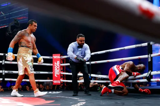 Глава Matchroom Boxing раскритиковал медицинскую комиссию Флориды за допуск Холифилда к бою против Белфорта
