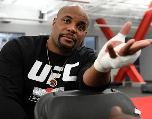 Даниэль Кормье высказался о попытках UFC вернуть Хабиба