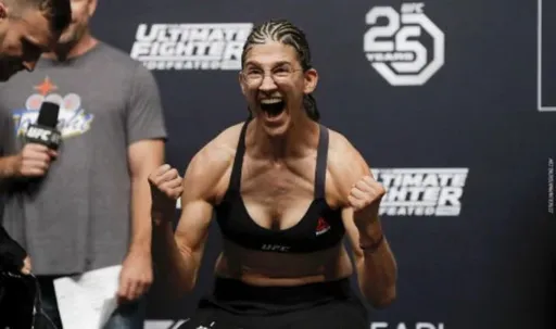Роксанн Модаффери завершит карьеру после боя с Кейси О'Нилл на UFC 271