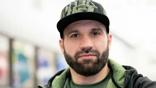 Мурзаканов одержал досрочную победу в дебютном поединке в UFC