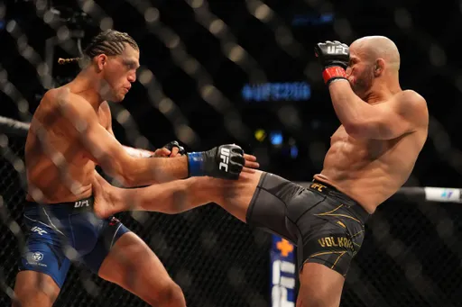 Стали известны гонорары участников турнира UFC 266