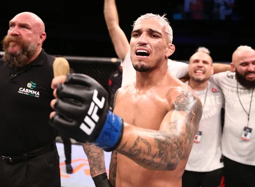 Оливейра отказался от боя с Чендлером на UFC 258