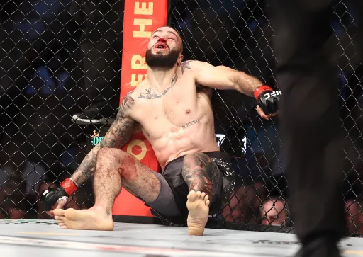 Барбоза нокаутировал Бургоса на турнире UFC 262