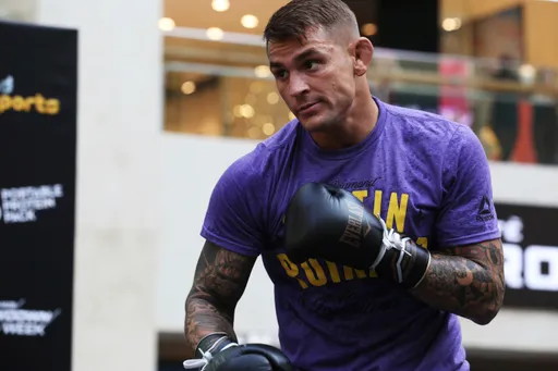 Боец UFC Дастин Порье подарил 1000 рюкзаков детям Лафайета
