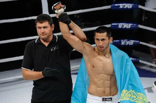 Казахстанский боец Оспанов дебютирует в PFL 10 июня