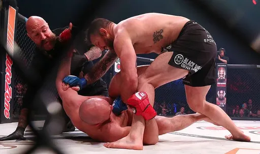 Чемпион Bellator Бейдер получил черный пояс по джиу-джитсу