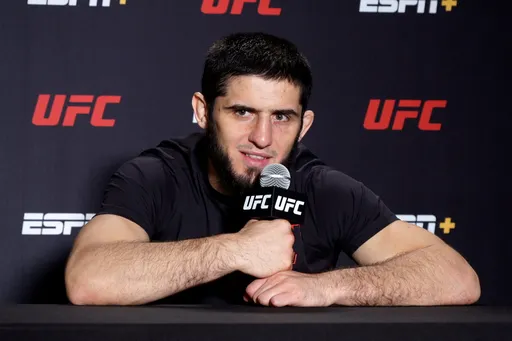 Ислам Махачев ответил на предложение Дэна Хукера провести пять раундов на UFC 267