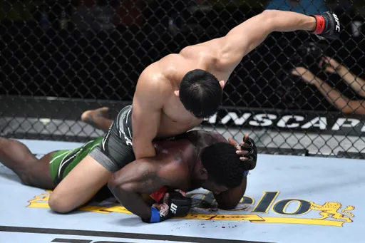 Чем нам запомнился UFC Vegas 23. Нокауты и болевые, новые рекорды организации