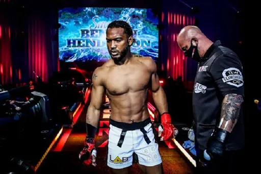 Бенсон Хендерсон подписал новый контракт с Bellator