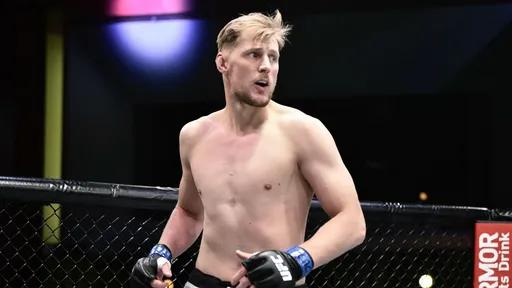 Волков победил Тыбуру решением судей на UFC 267