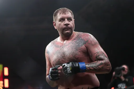 Александр Емельяненко вернулся к тренировкам после поражения от Марсио Сантоса