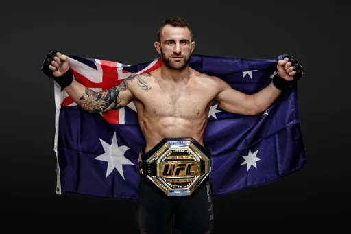 Титульный поединок Волкановки и Ортеги возглавит UFC 266