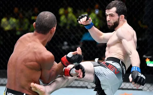 Валиев победил Барселоса на UFC Fight Night 190