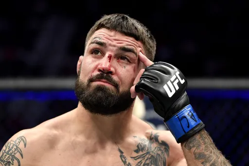 Боец UFC Перри решил сменить весовую категорию