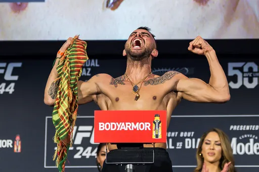 Бой Макван Амирхани – Нэйт Ландвер состоится 5 июня на UFC Fight Night