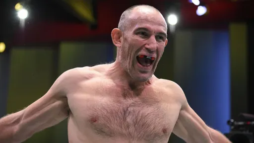 UFC официально анонсировал бой Алексея Олейника с Илиром Латифи