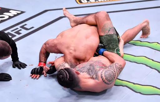 Бой Энтони Эрнандес – Дастин Штольцфус состоится 18 декабря на UFC Fight Night