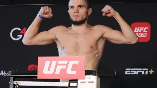 Опубликовано видео дебютной победы Умара Нурмагомедова в UFC