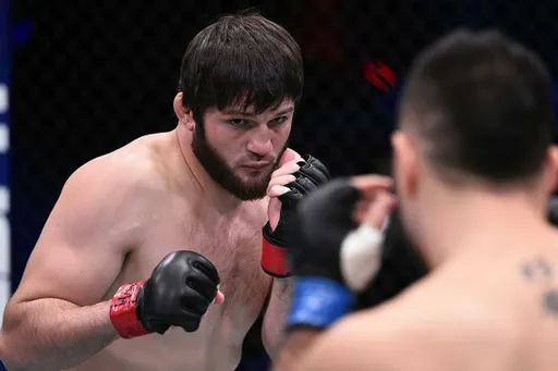 Дебют Хизриева в UFC вновь откладывается. Боец получил травму