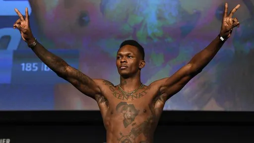 Стали известны результаты взвешивания турнира UFC 271