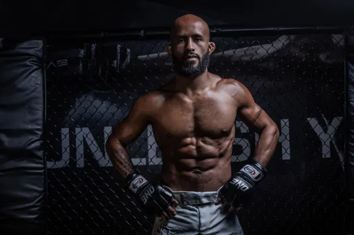 Легенда UFC Деметриус Джонсон проведет необычный поединок против Родтанга Джитмуангнона на турнире ONE X