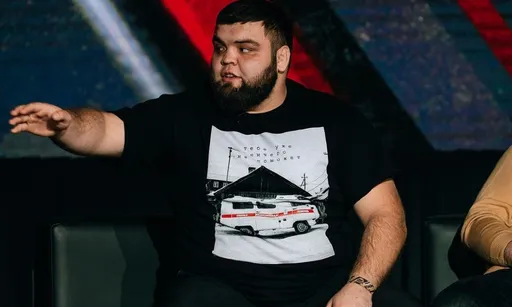 «Т-34» как Фигаро, успевает везде. Где смотреть бой тяжеловесов на Hardcore: Даниял Эльбаев — Никита Бачин