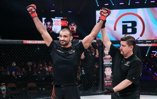 Андрей Корешков подписал новый контракт с Bellator