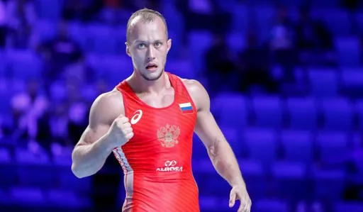 Сергей Емелин победил Виктора Чобану на «Гран-при Москвы – Кубок АЛРОСА»