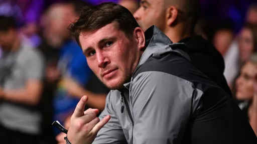 Даррен Тилл подписал новый контракт с UFC