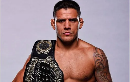 Рафаэль дос Аньос готов вновь побороться за титул чемпиона UFC